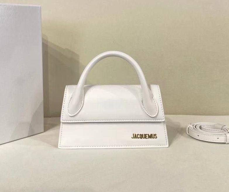 Jacquemus 
Good Quality 
With Box 
🎁🎁🎁

105 dhs🪙🌨️

Zain250
♥️♥️♥️
