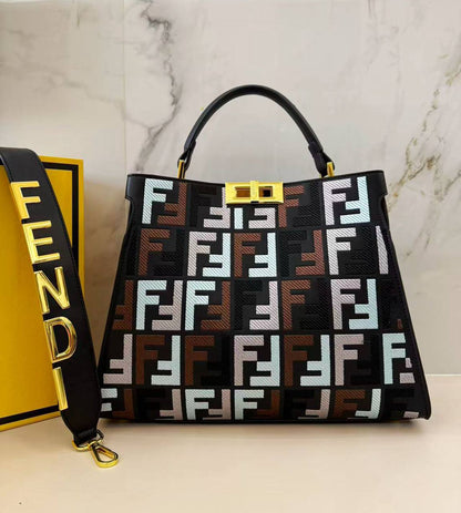 FENDI 
COPY ONE NEW CAME 
170 dhs💓

Zain39
♥️♥️♥️