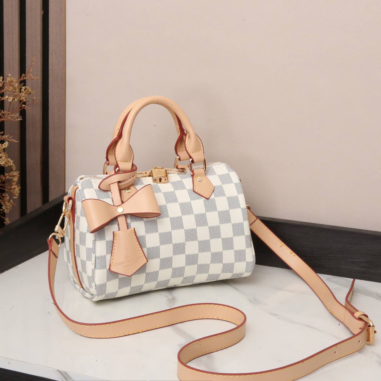 LV
Best quality WITH BOX
100 dhs🇦🇪🇦🇪
size 20CM

Zain290
♥️♥️♥️