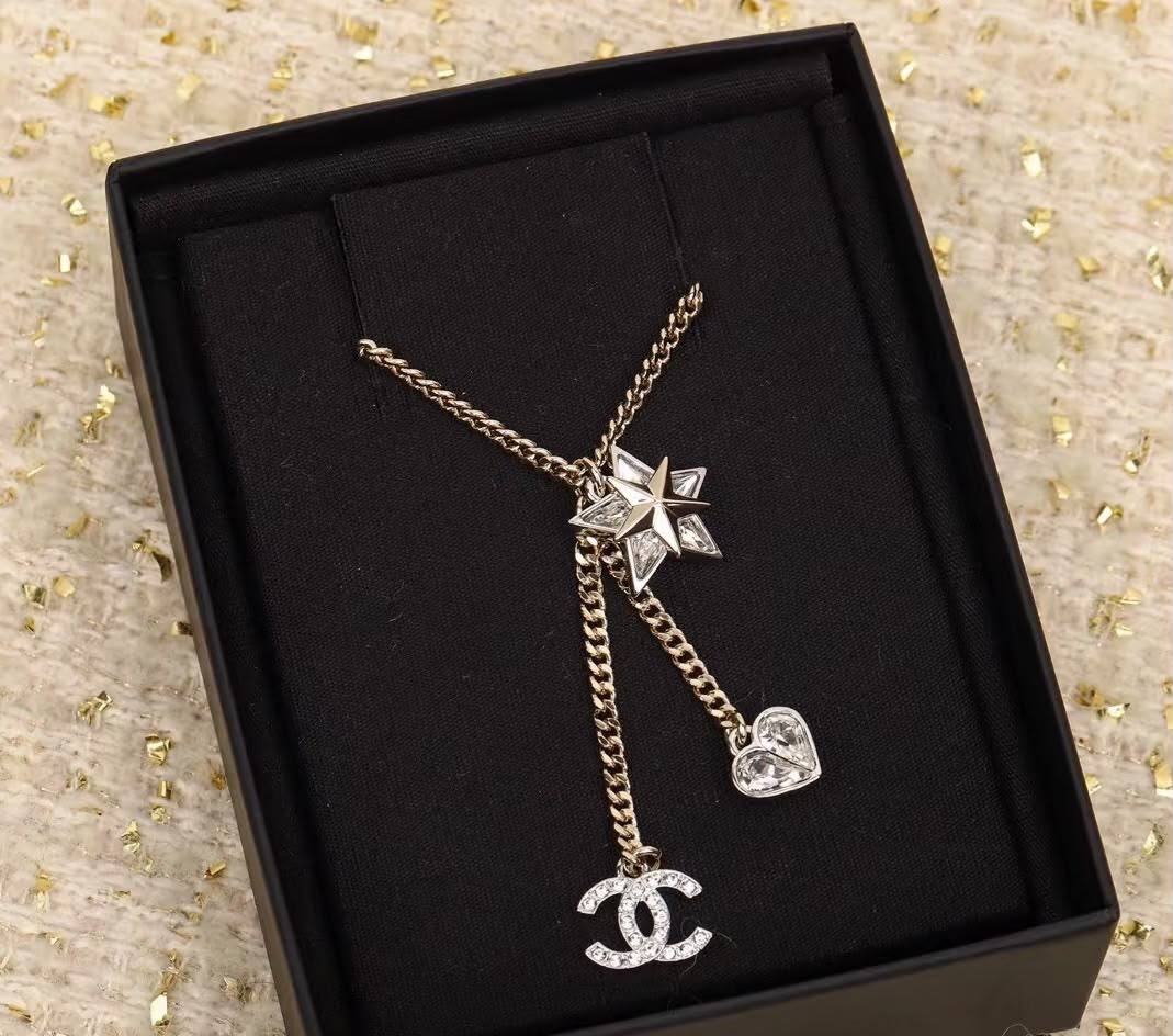 CHANEL 
Necklace 😍
Earring 🦋
Master quality 💯
With normal boxes 🗃️ 
100 dhs🇦🇪🇦🇪

With master box 📦 
120 dhs🇦🇪🇦🇪

Zain216
♥️♥️♥️