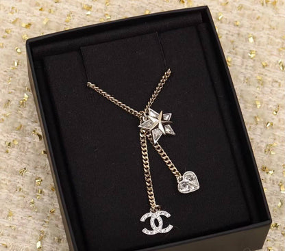 CHANEL 
Necklace 😍
Earring 🦋
Master quality 💯
With normal boxes 🗃️ 
100 dhs🇦🇪🇦🇪

With master box 📦 
120 dhs🇦🇪🇦🇪

Zain216
♥️♥️♥️