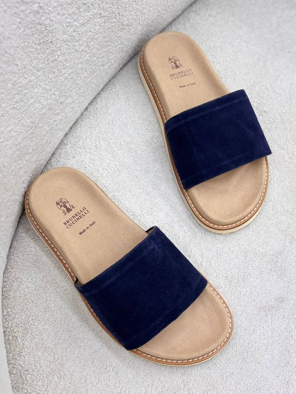 Brunello men slipper 
120 dhs🇦🇪🇦🇪

40-45

Zain55
♥️♥️♥️