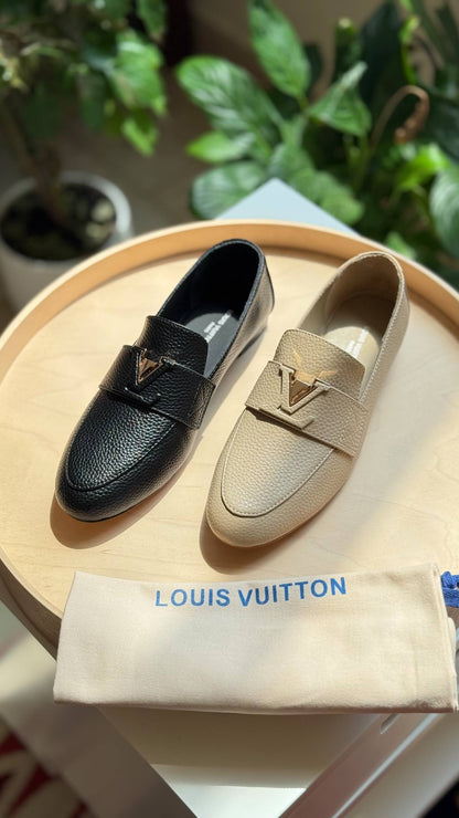 LV

Available Again🤩

Master quality 

Size: 36 to 41
480 dhs🇦🇪🇦🇪🇦🇪

Zain318
♥️♥️♥️