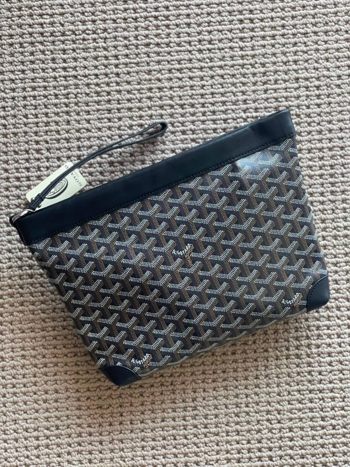 GOYARD
*Pouch*
*Master Quality*
450 dhs✅

Zain179
♥️♥️♥️
