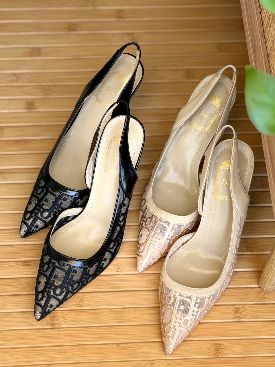 Dior
𝗦𝗶𝘇𝗲: 𝟯𝟲 𝘁𝗼𝗼 𝟰𝟭
490 dhs✅

Zain178
♥️♥️♥️