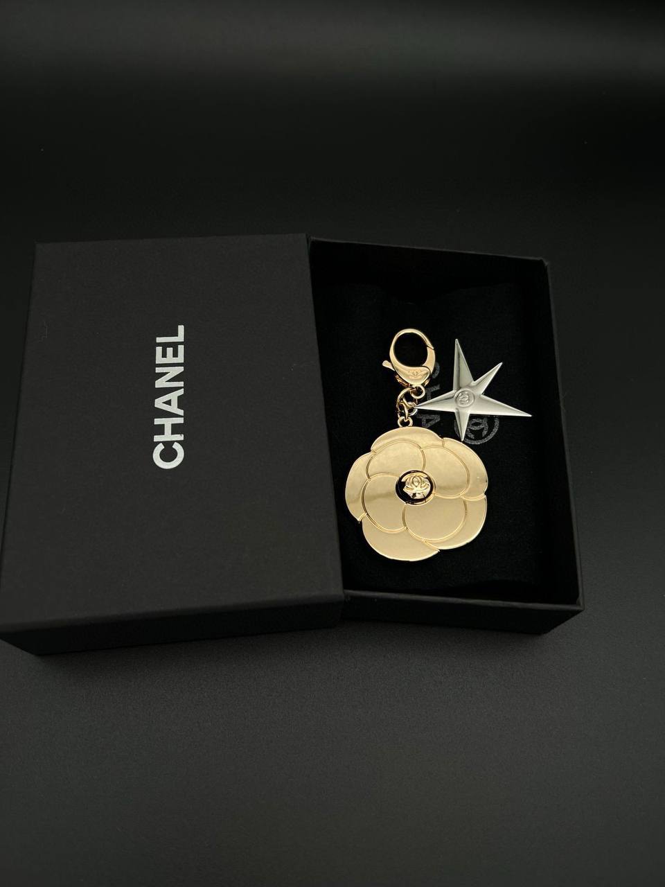 *Key Chain ❤️‍🔥*
Master quality 💯
With normal boxes 🗃️ 
50 dhs💓
With master box 📦 
60 dhs💓

Zain216
♥️♥️♥️