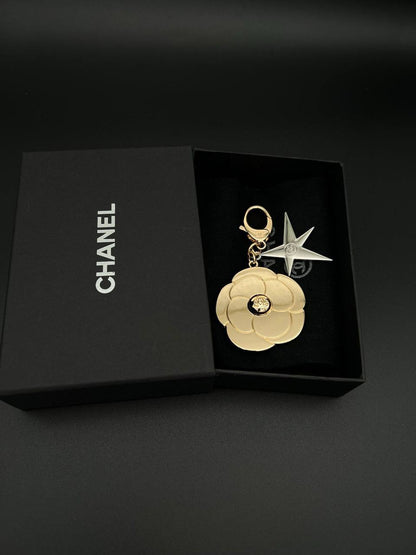 *Key Chain ❤️‍🔥*
Master quality 💯
With normal boxes 🗃️ 
50 dhs💓
With master box 📦 
60 dhs💓

Zain216
♥️♥️♥️
