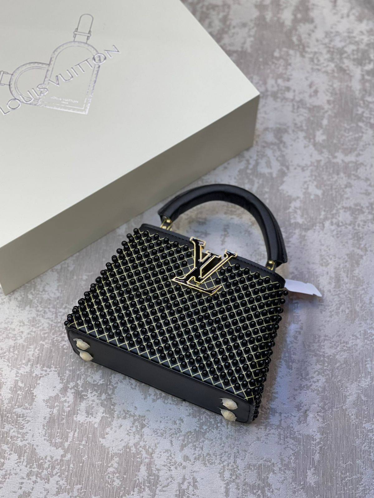 LV
High Quality offer
290 dhs🗽

Zain175
♥️♥️♥️
