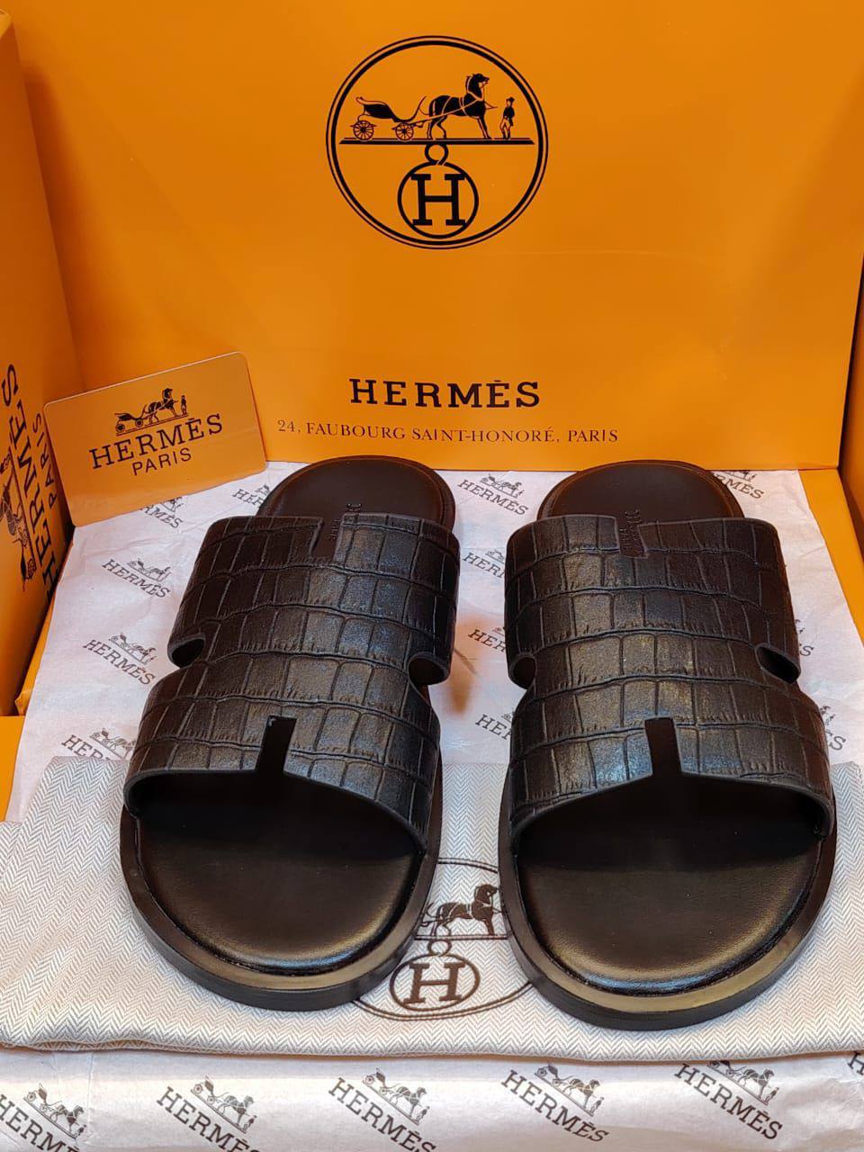 Hermes Slipper 
For Men, New Arrived 
Size 40 To 45
105 dhs❣️

Zain120
♥️♥️♥️