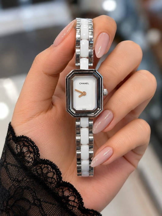 Chanel 
watch for ladies good quality
260 dhs💓

Zain59
♥️♥️♥️