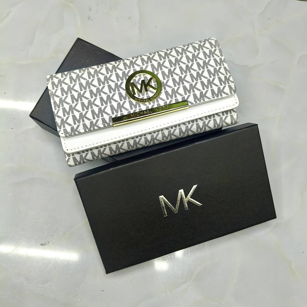𝗟𝗢𝗡𝗚 𝗧𝗥𝗜-𝗙𝗢𝗟𝗗 𝗪𝗔𝗟𝗟𝗘𝗧
ᴡɪᴛʜ BOX

40 dhs💓

Zain31
♥️♥️♥️