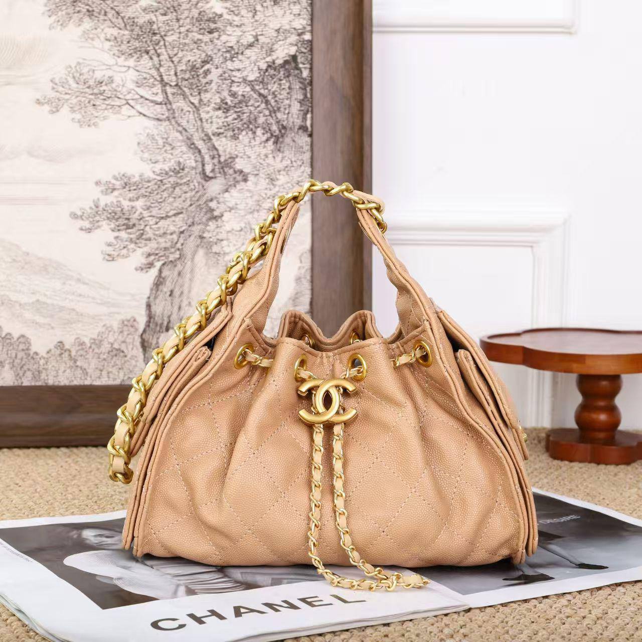 Chanel              

110 dhs🪙🌺

With box
🎁🎁🎁

Size.   22cm

Zain175
♥️♥️♥️