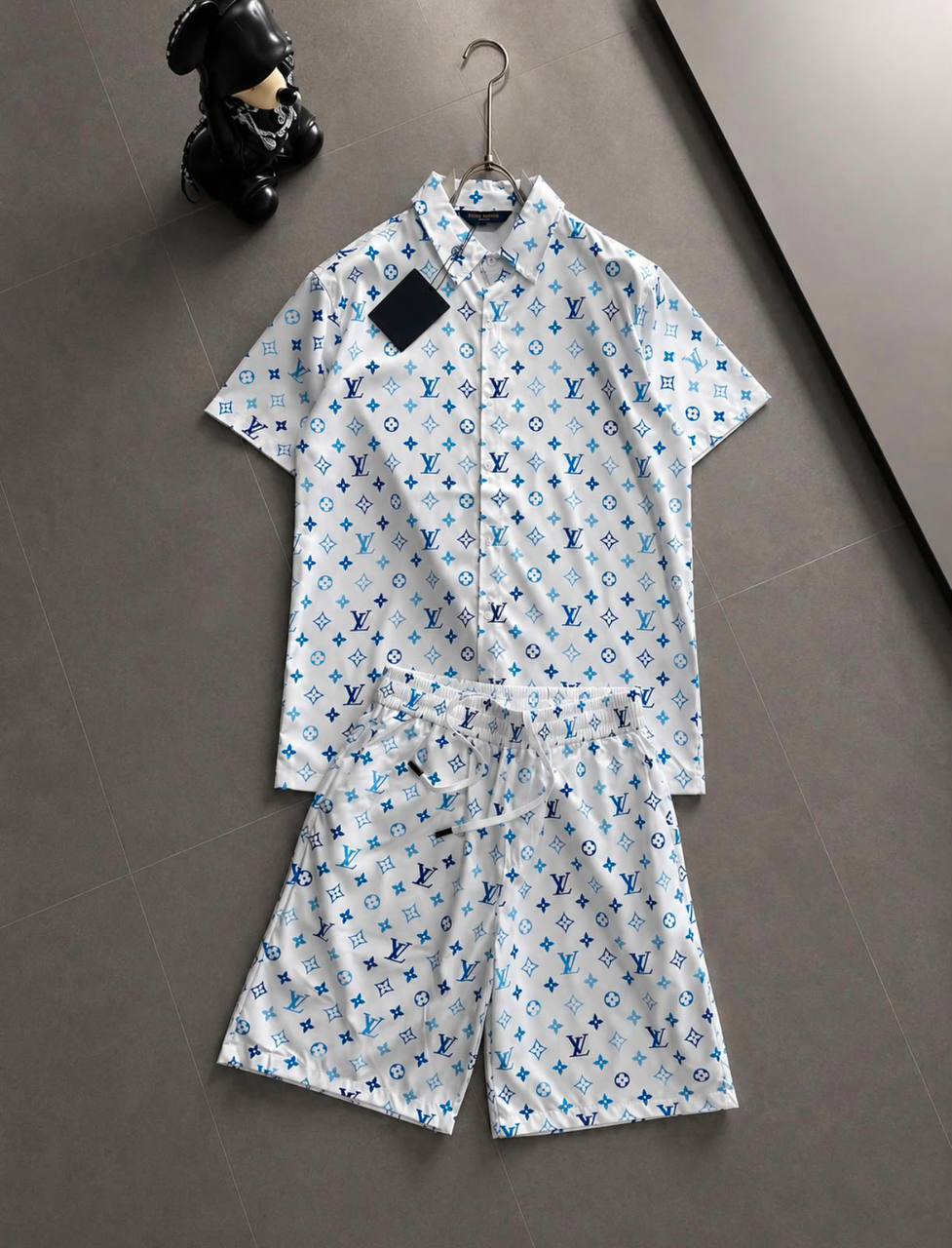 NEW LOUIS VUITTON
*SUPER MASTER*
*SIZE: S,M,L,XL,XXL,*
410 dhs🇦🇪🇦🇪

Zain227
♥️♥️♥️