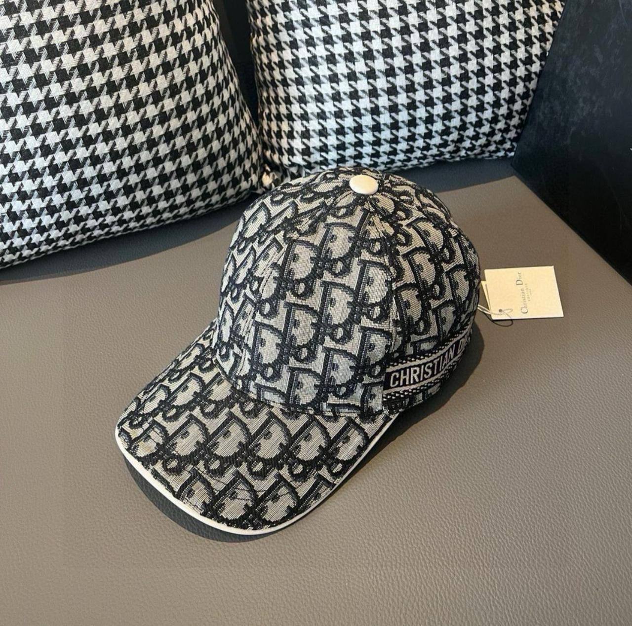 Cap 
Super Master
130 dhs🪙💕

Zain33
♥️♥️♥️