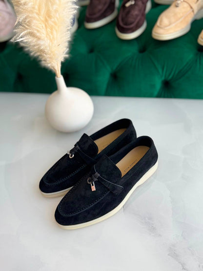 Loro Piana 
Vip quality 
Size:36 to 42
450 dhs🇦🇪🇦🇪

Zain113
♥️♥️♥️