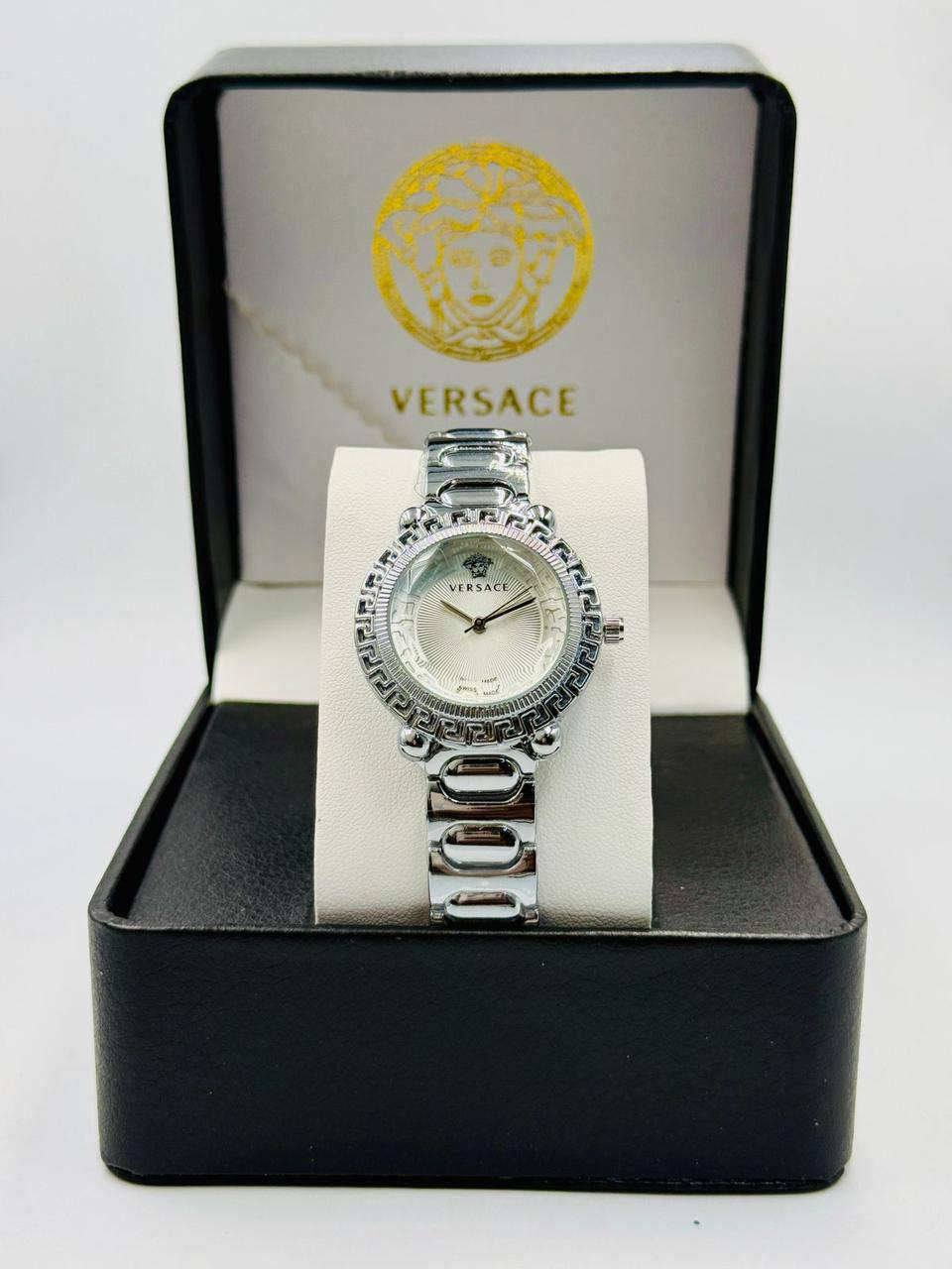 Versace ladies 
55 dhs🪙🌨️

Zain08
♥️♥️♥️