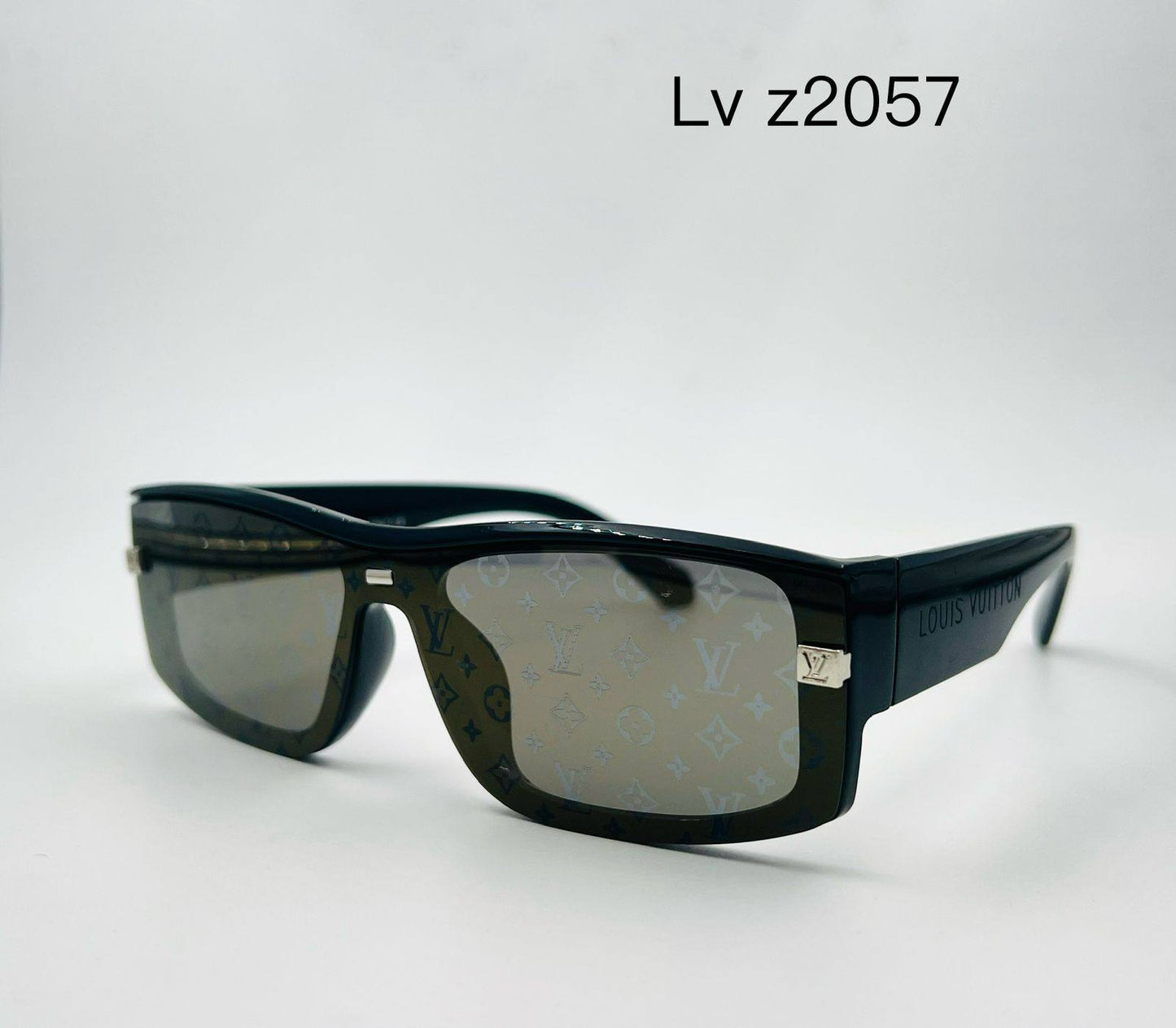 Lv
Sunglasses 🕶️ 
good quality 💯
With master box 🗃️ 
50 dhs🌺

Zain273
♥️♥️♥️
