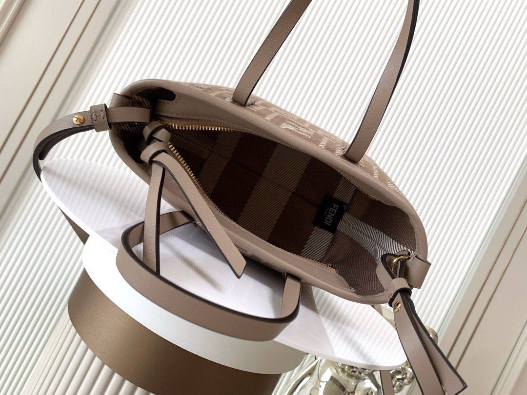 Fendi
Size :21.5cm


For Price 👇 WhatsApp✅
0568585901 
0507557372
0552275751 Owner Zain 👌


Zain325
♥️♥️♥️