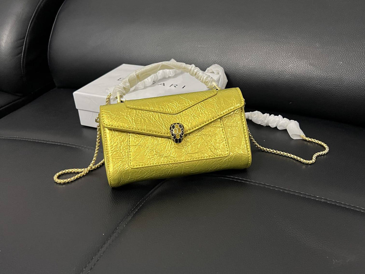 Bvlgari 
100 dhs🇦🇪🇦🇪

with box 
high quality

20 cm

Zain26
♥️♥️♥️
