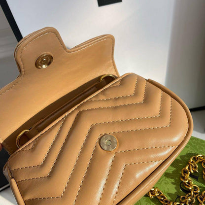 Gucci
18*11*6cm

With box
🎁🎁🎁

65 dhs🪙💕

Zain17
♥️♥️♥️