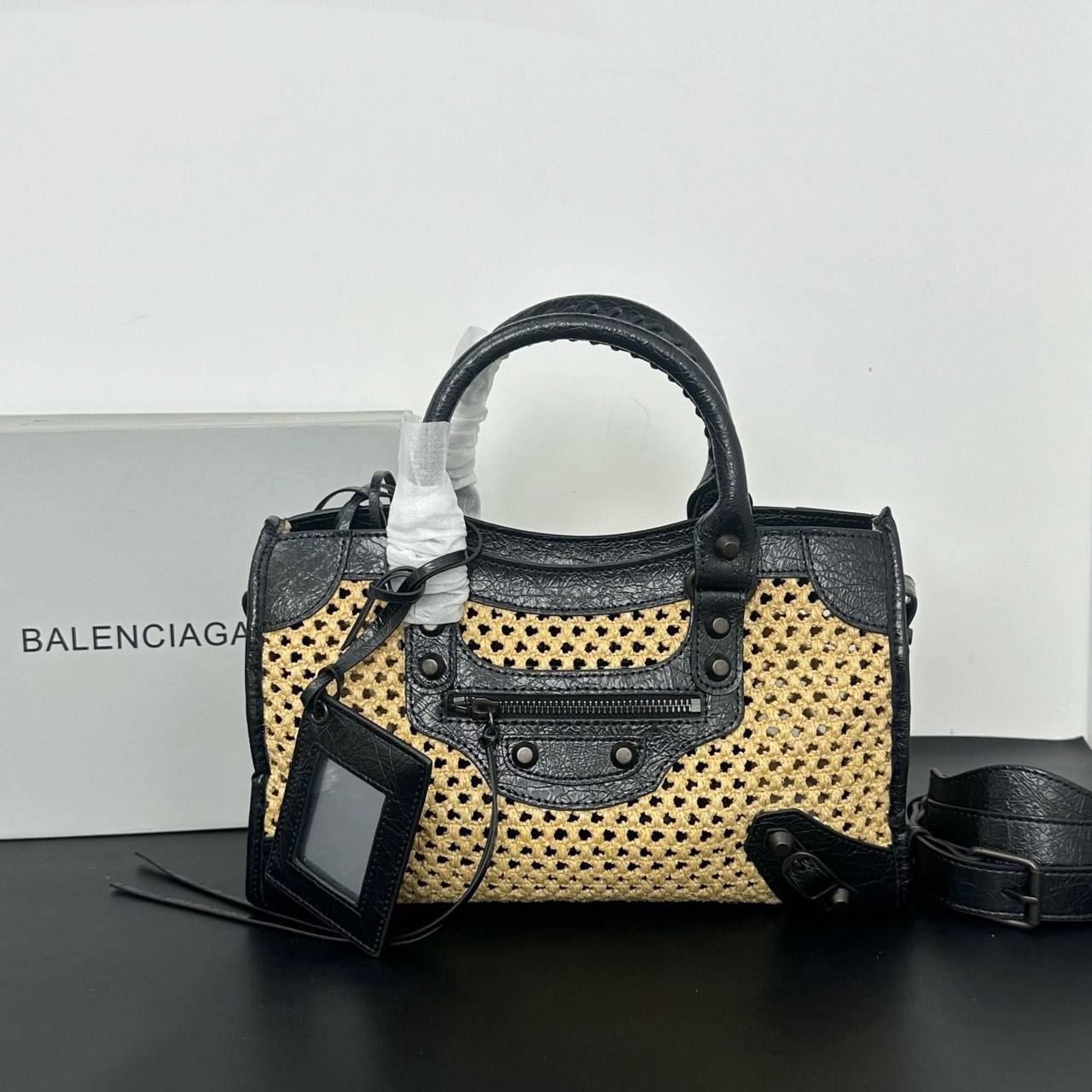Balenciaga 💕💕
Master
30cm🥰 
340 dhs✅

Zain297
♥️♥️♥️