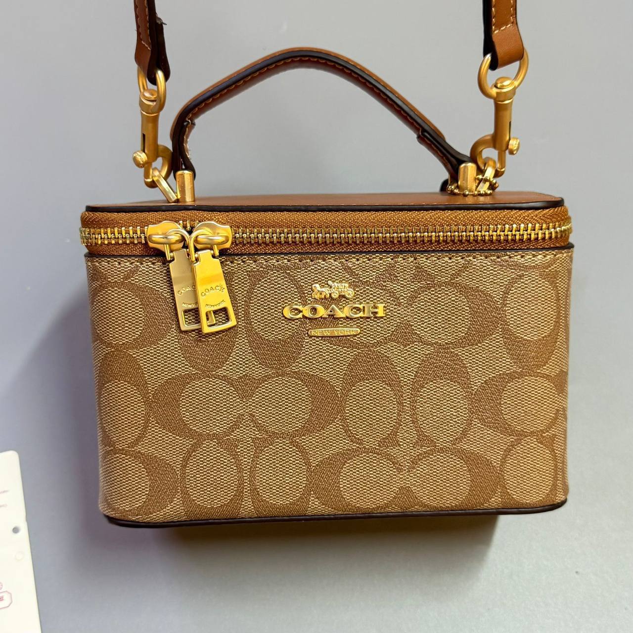 COACH 
NEW CAME GOOD QUALITY 
WITH BOX  
🎁🎁🎁

90 dhs🪙💕
SIZE: 17.5cm

Zain39

اطلبوها من الوتس المثبت في الأعلى👆🏻👆🏻

تواصلو معنا 👈🏻 Zain 
For order WhatsApp pinned 👆🏻

♥️♥️♥️