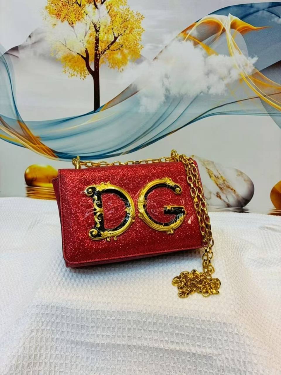 D&G
Best quality WITH BOX
65 dhs💛 offer 
size 19CM

Zain290
♥️♥️♥️
