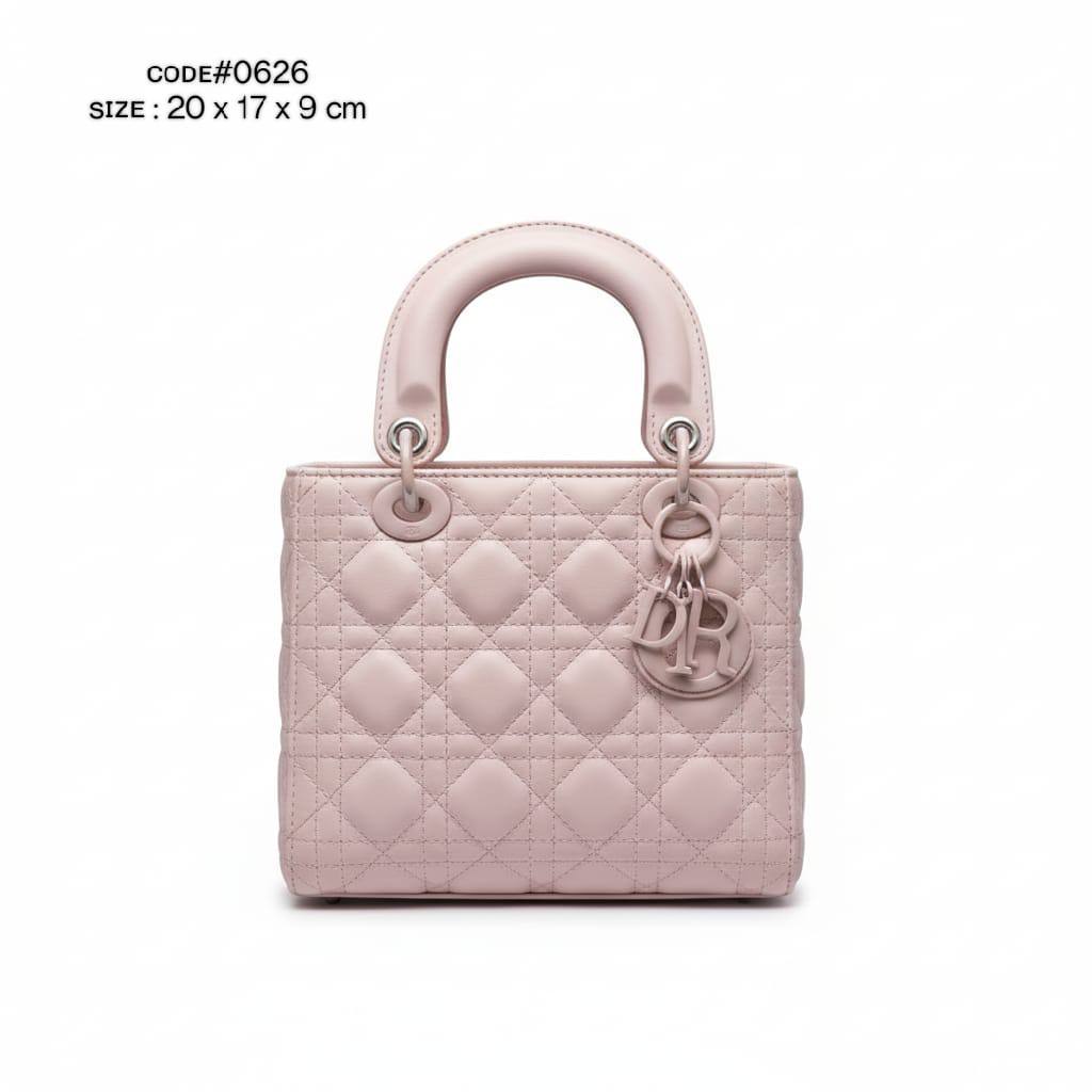 CHRISTIAN LADY DIOR
ᴍᴀᴛᴛᴇ ʟᴇᴀᴛʜᴇʀ ᴍᴀᴛᴇʀɪᴀʟ
sɪᴢᴇ : 20 cm

70 dhs🪙💕

Zain31
♥️♥️♥️