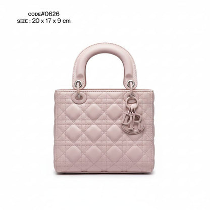 CHRISTIAN LADY DIOR
ᴍᴀᴛᴛᴇ ʟᴇᴀᴛʜᴇʀ ᴍᴀᴛᴇʀɪᴀʟ
sɪᴢᴇ : 20 cm

70 dhs🪙💕

Zain31
♥️♥️♥️