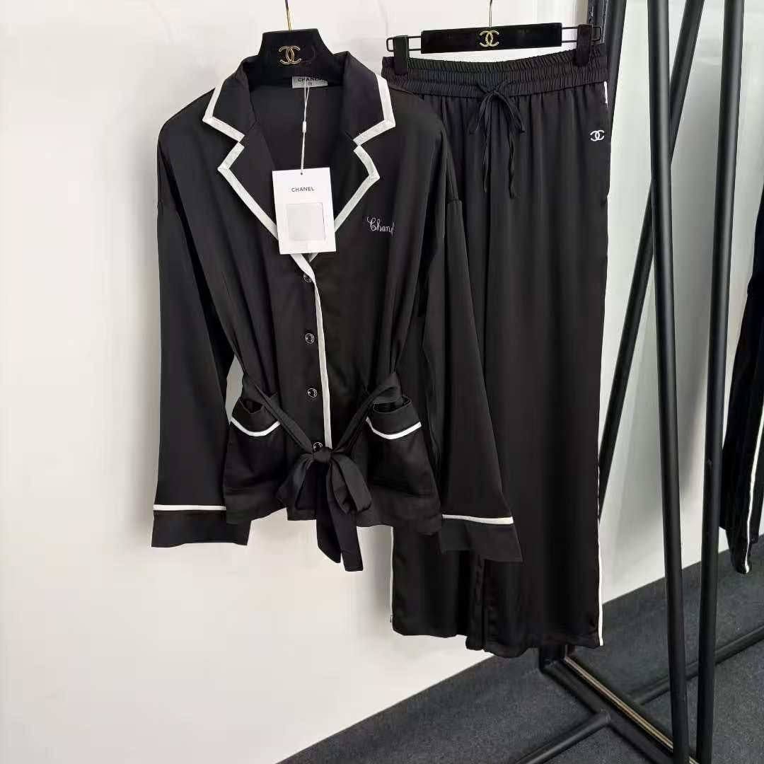 *New collections*                                                
CHANEL
*Super Master quality*
*Sizes: M L XL* 
450 dhs🇦🇪🇦🇪

Zain308
♥️♥️♥️