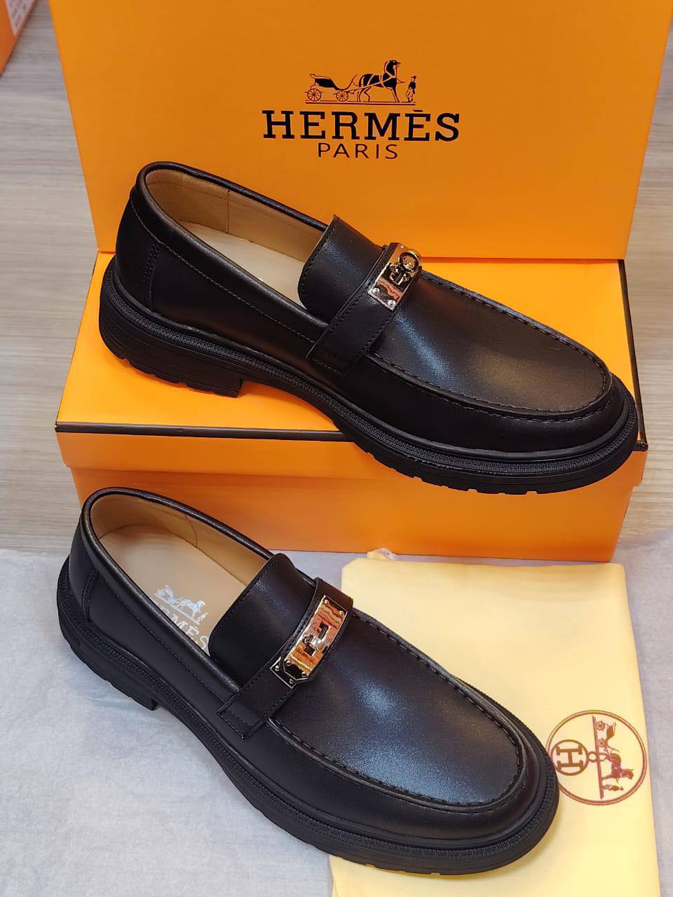 Dior   Prada   Hermes  

CHRISTIAN LOUBOUTINHigh 
 Quality, New Arrived 
Size 40To 45
180 dhs🪙🌺

Zain120
♥️♥️♥️