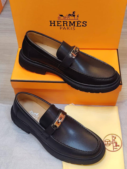 Dior   Prada   Hermes  

CHRISTIAN LOUBOUTINHigh 
 Quality, New Arrived 
Size 40To 45
180 dhs🪙🌺

Zain120
♥️♥️♥️