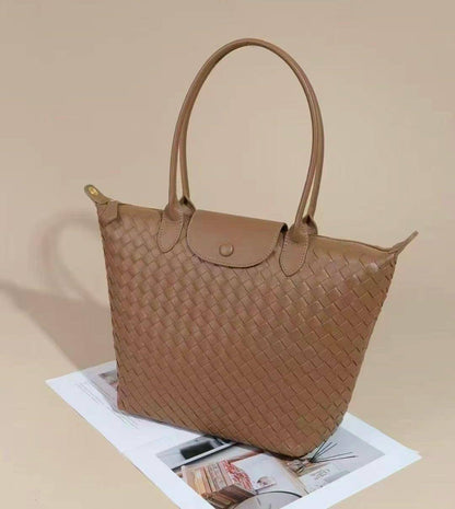 BOTTEGA 
COPY ONE 
130 dhs🇦🇪🇦🇪

Zain295
♥️♥️♥️