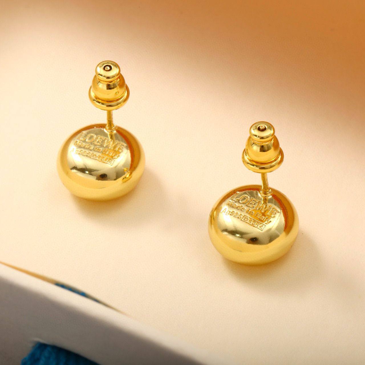 MASTER 
EARRING
WITH BOX AND PAPER BAG🛍️🎁
50 DHS✅

Zain89
♥️♥️♥️