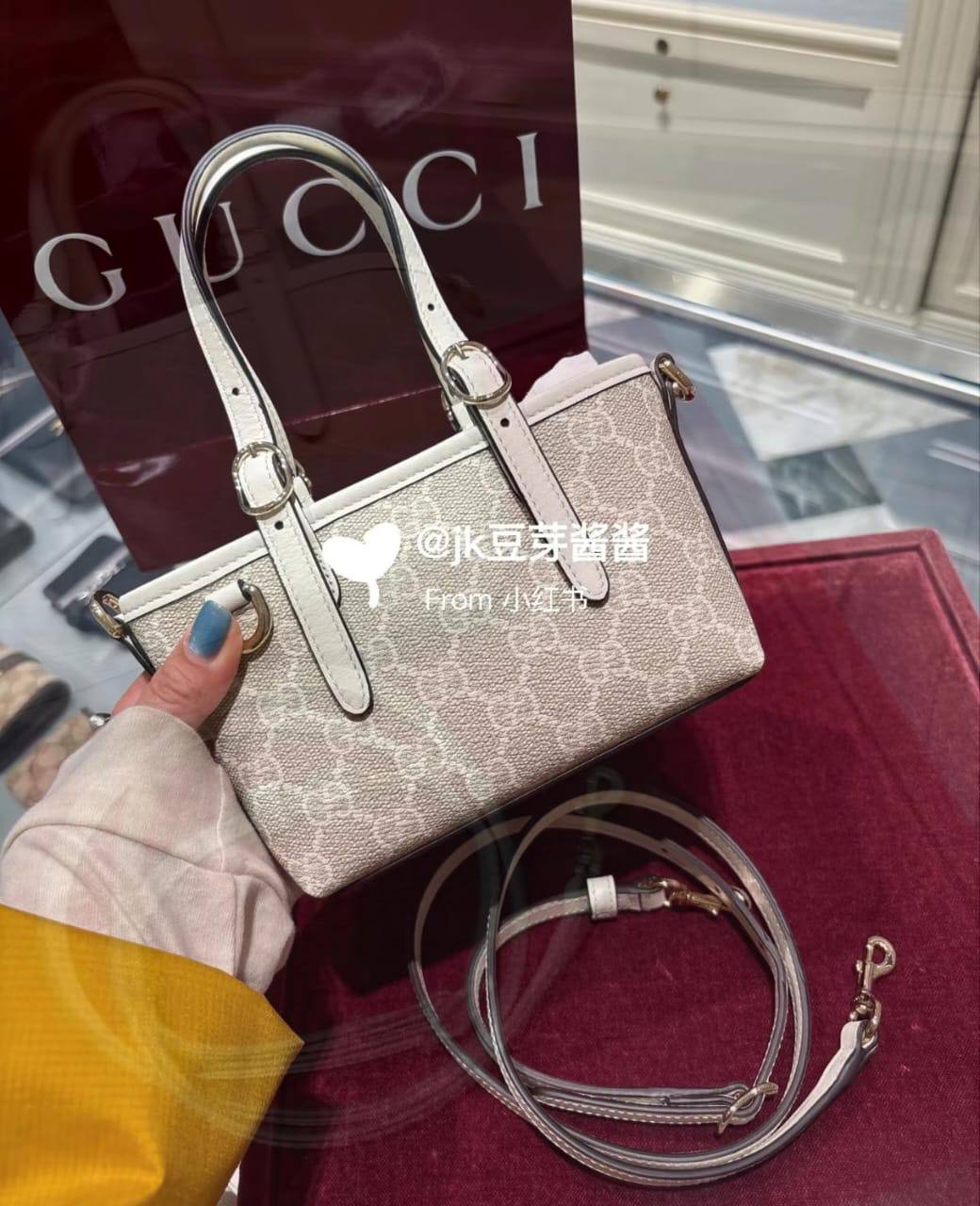 Gucci

Size：17/7/12

with box🎁

90 dhs✅

Zain07
♥️♥️♥️