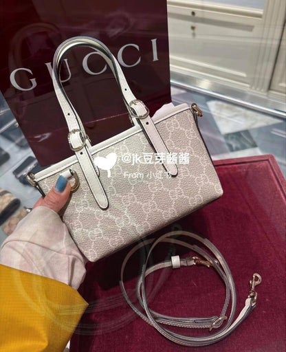 Gucci

Size：17/7/12

with box🎁

90 dhs✅

Zain07
♥️♥️♥️