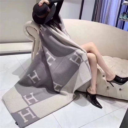 Scarf 
90 dhs🪙🌨️
105 dhs🪙🌨️ 

with box
🎁🎁🎁

Zain93
♥️♥️♥️
