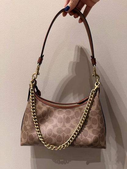 🌈 Coach Juliet
1️⃣ First quality ＋🎁
Size : 25 * 22 cm
85 dhs✅
 with box 🎁

Zain115
♥️♥️♥️