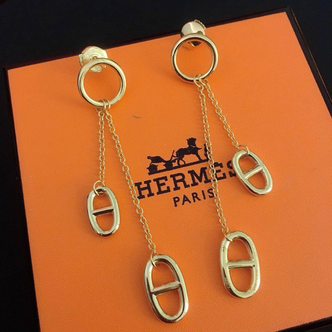 Hermes 🦋*
Earring 🌸
Master quality 💯
With normal boxes 🗃️ 
60 dhs🪙🌨️
With master box 📦 
80 dhs🪙🌨️

Zain216
♥️♥️♥️
