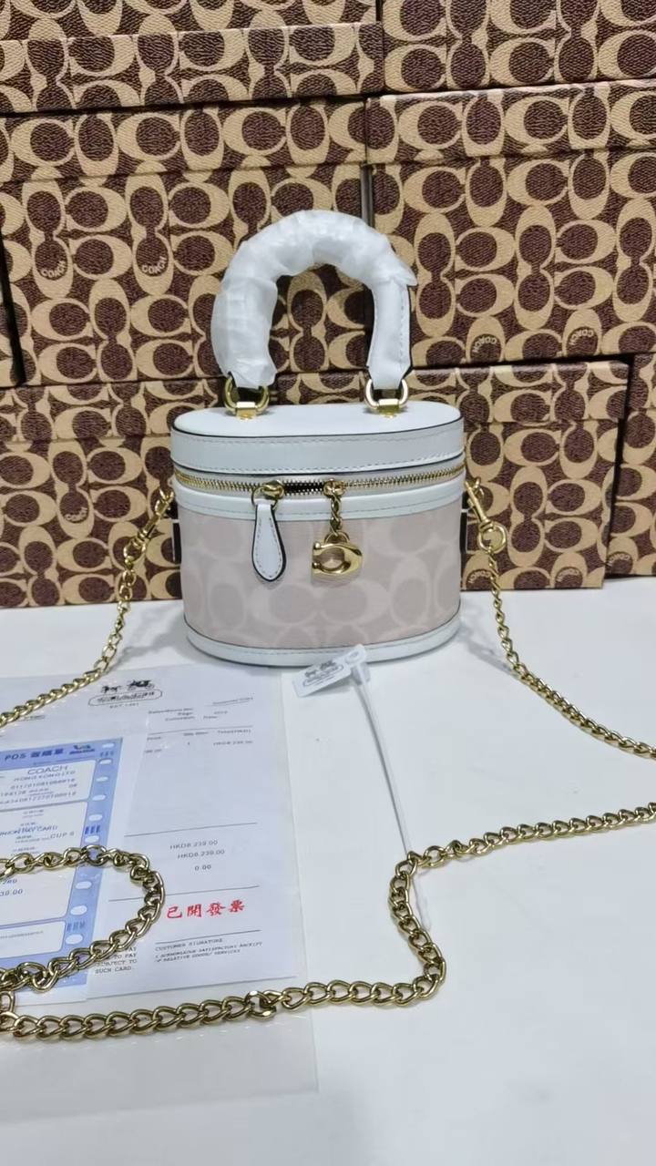Coach

withbox 🎁🎁🎁

95 dhs🌺

Zain143