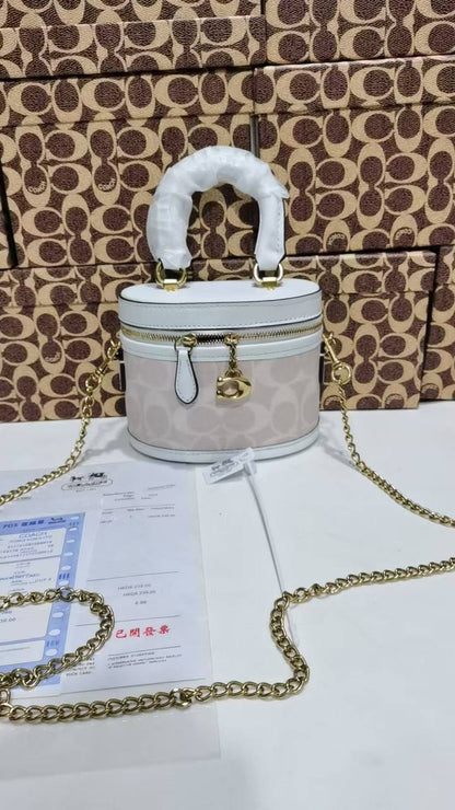 Coach

withbox 🎁🎁🎁

95 dhs🌺

Zain143