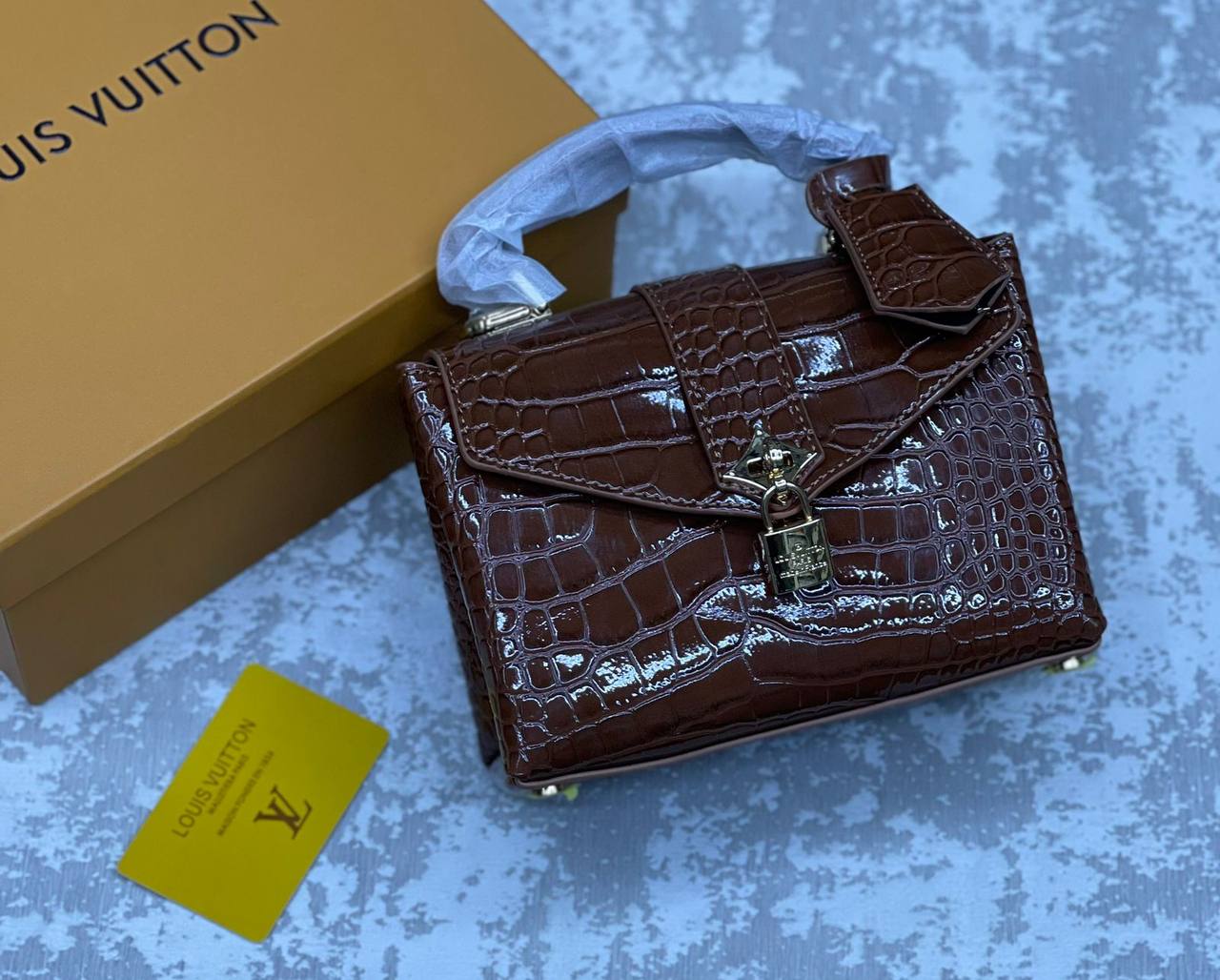 LV
with box
🎁🎁🎁

110 dhs✅

Zain175
♥️♥️♥️