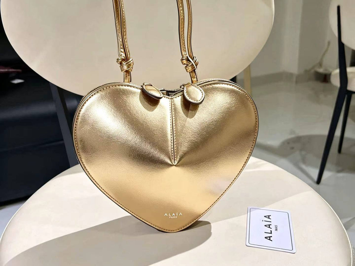 ALAÏA 

100 dhs🇦🇪🇦🇪

with box
size 23×18×10cm

Zain42
♥️♥️♥️