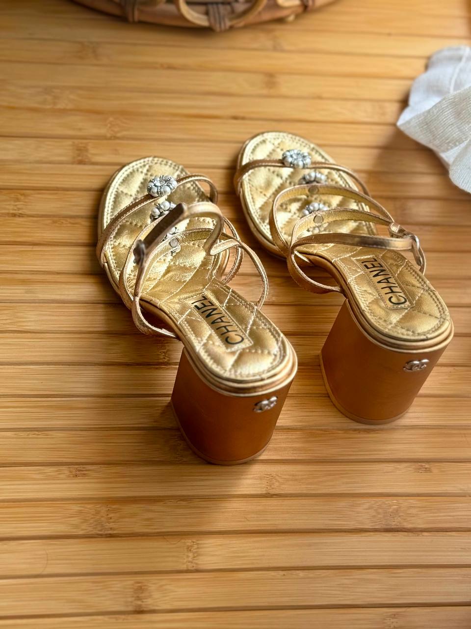 Chanel
AA Quality
𝘀𝗶𝘇𝗲: 𝟯𝟲 𝘁𝗼𝗼 𝟰2
450 dhs🇦🇪🇦🇪

Zain303
♥️♥️♥️