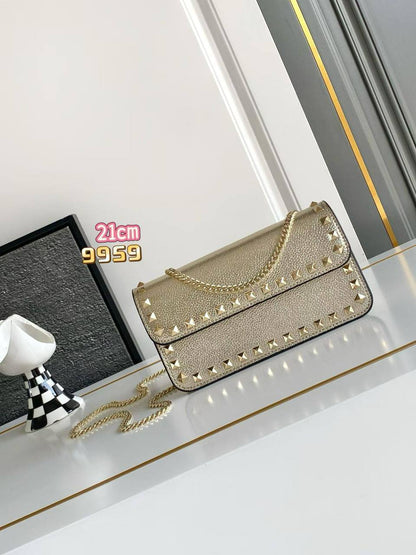 Valentino 
Master🌺🌺
240 dhs💓💓

Zain153
♥️♥️♥️
