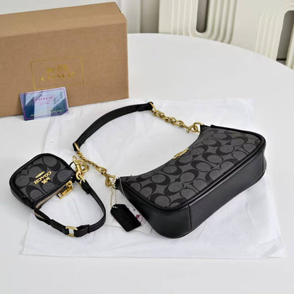 Coach
110 dhs🇦🇪🇦🇪
with box
size 24×7×14cm
with small bag and cherry

Zain42
♥️♥️♥️