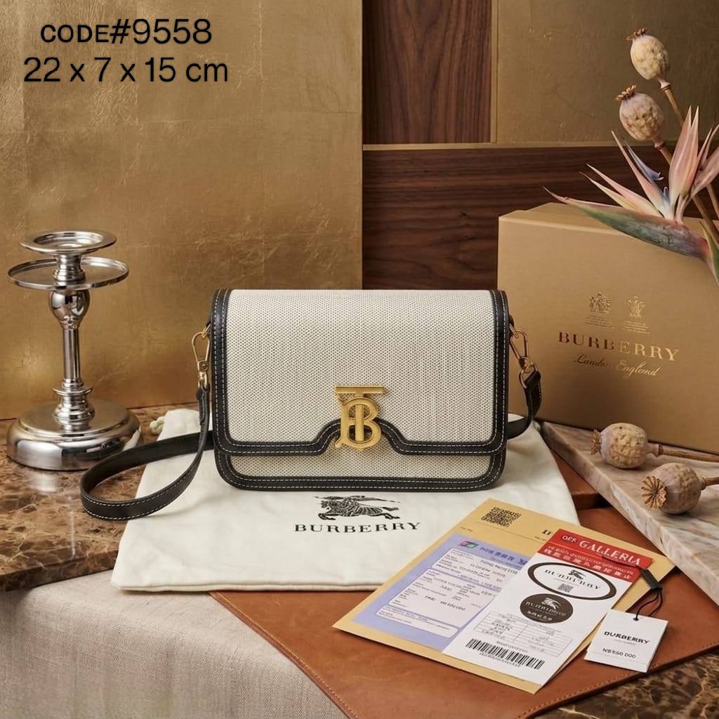 24PRADA ᴄʀᴏssʙᴀɢ
ᴍᴀᴛᴛᴇ sᴏғᴛ ʟᴇᴀᴛʜᴇʀ
ᴡɪᴛʜ ᴄʜᴀɪɴ ᴛᴡɪʟʟʏ ʙᴇʟᴛ
ᴀɴᴅ ʟᴏɴɢ ᴛʀɪᴍ sᴛʀᴀᴘ
sɪʟᴠᴇʀ ʜᴀʀᴅᴡᴀʀ
sɪᴢᴇ : 24 cm

65 dhs✅

Zain31
♥️♥️♥️