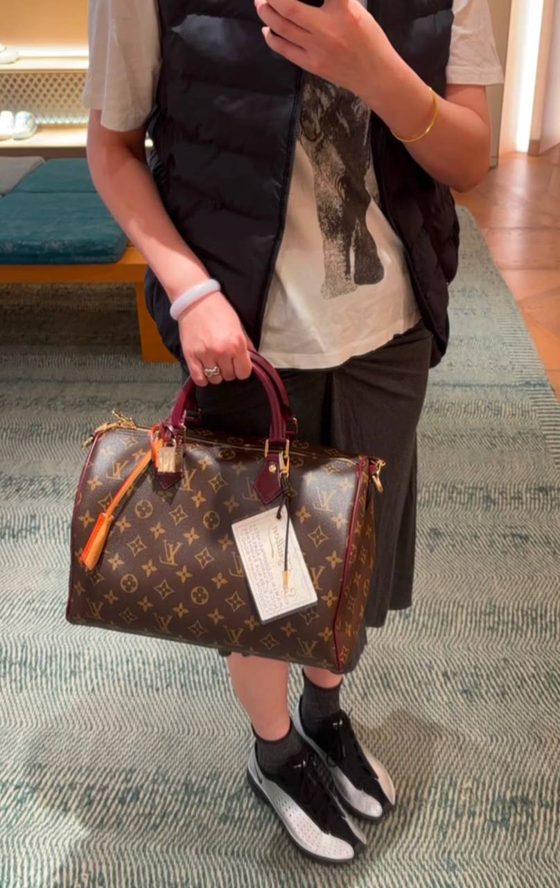 LV COPY ONE 
NEW DESIGN
250 dhs🇦🇪🇦🇪

Zain195
♥️♥️♥️