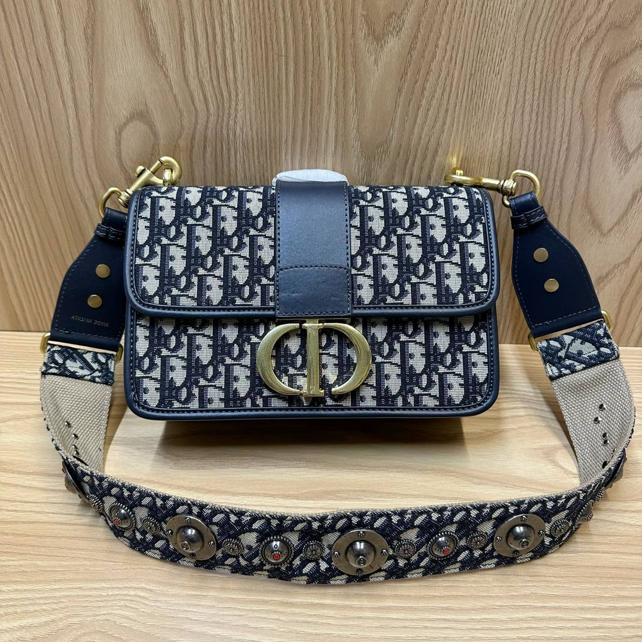 DIOR MASTER QUALITY WITH BOX
185 dhs 

Zain39

♥️♥️♥️