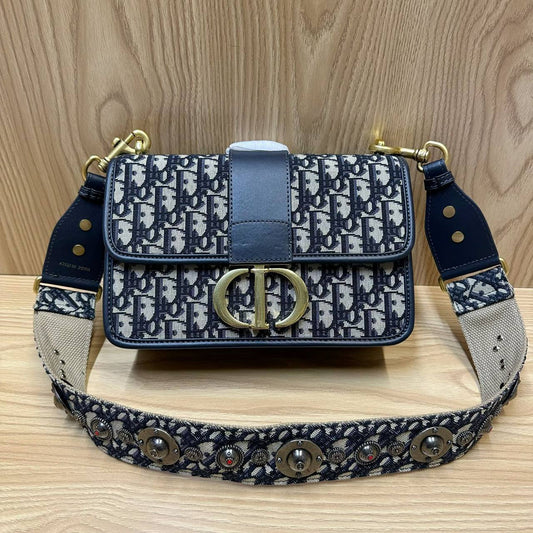 DIOR MASTER QUALITY WITH BOX
185 dhs 

Zain39

♥️♥️♥️